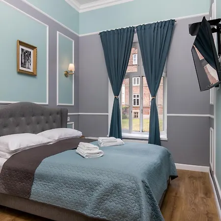شقة Beautiful For 4 People In Cracow By Renters كراكوفيا
