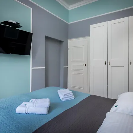 Beautiful For 4 People In Cracow By Renters كراكوفيا